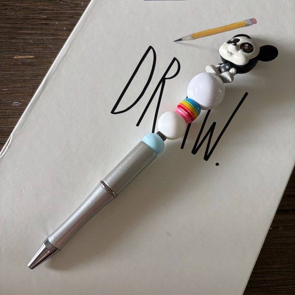 Disney Doorables: Mickey Mouse & Friends: Mickey Mouse handmade beaded pen - Picture 2 of 3